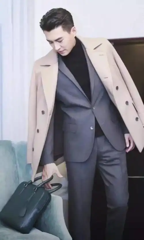 比起《我的前半生》里的贺涵,我更喜欢靳东!