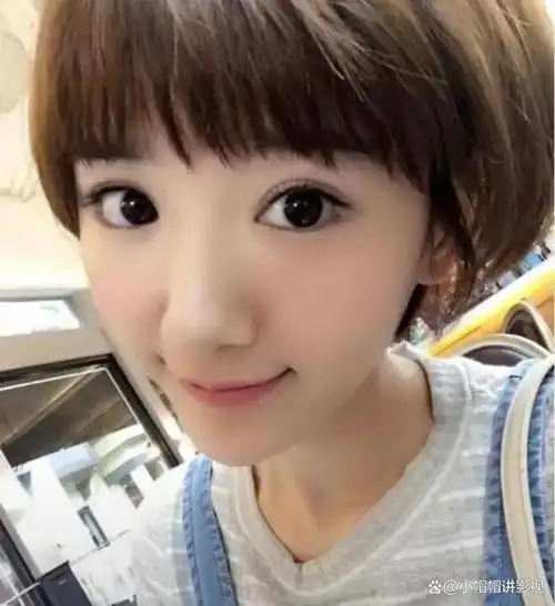 近日,一直以甜美形象示人的毛晓彤在社交媒体上分享了最新的动态.