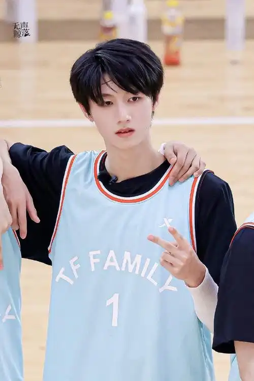 朱志鑫夏季运动会饭拍##tf家族夏日运动会