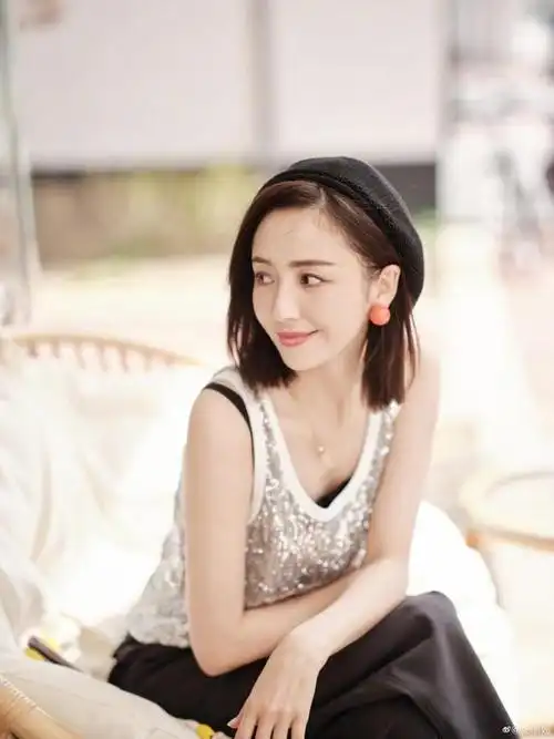 佟丽娅晒照温柔甜美似少女,笑容迷人如初恋 -zaker新闻