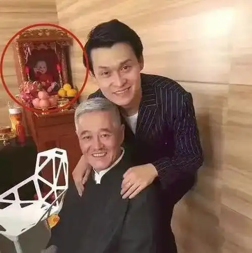 赵本山一张照片引争议被质疑养小鬼弟子辟谣这是大师兄