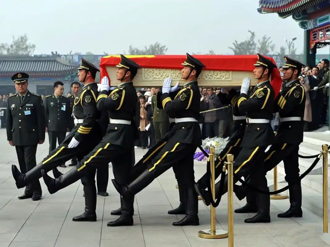 钱学森高规格葬礼图9遗孀蒋英被众人搀扶图10三军仪仗队抬棺