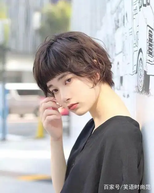 2019春夏火的发型40岁的女人尝试这3款短发减龄还时髦