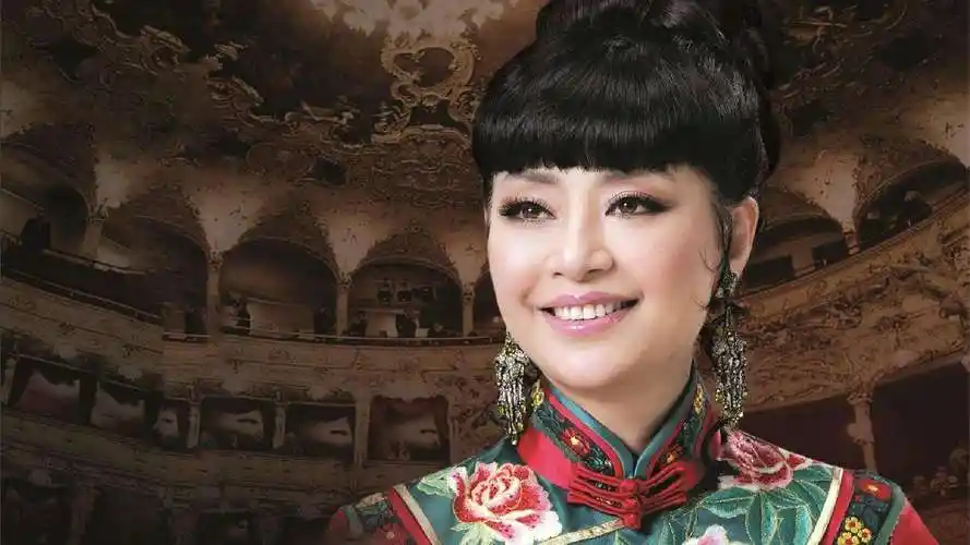 歌唱家殷秀梅二婚嫁给法国老公无儿无女66岁被宠成小公主