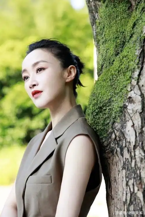 赵子琪无袖小马甲户外写真集