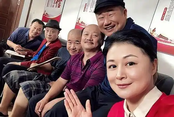 乡村爱情演员表:关小平饰赵四,赵本山,范伟友情出演