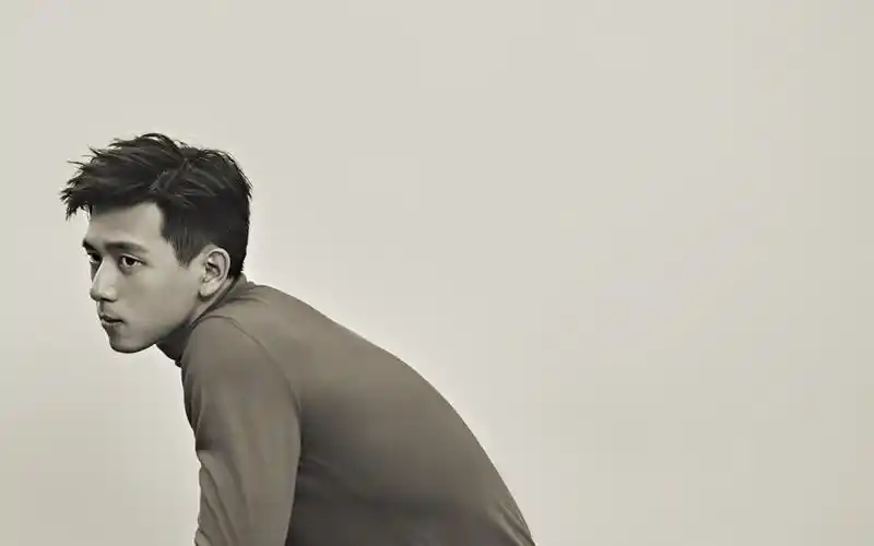 李现黑白帅气图片高清电脑壁纸