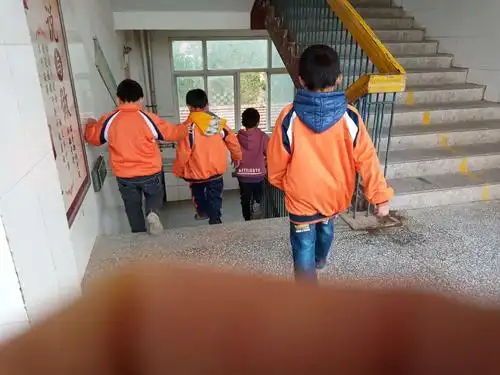 戴湾镇水城屯小学——课间十分钟