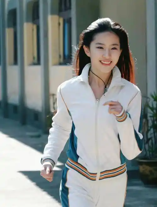 刘亦菲旧照曝光青春灵动宛如仙女下凡连头发丝都那么美