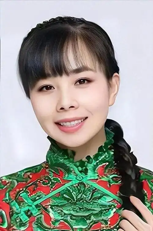 草根歌手王二妮身份被拆穿,瞒了观众十几年,原来不停在伪装?