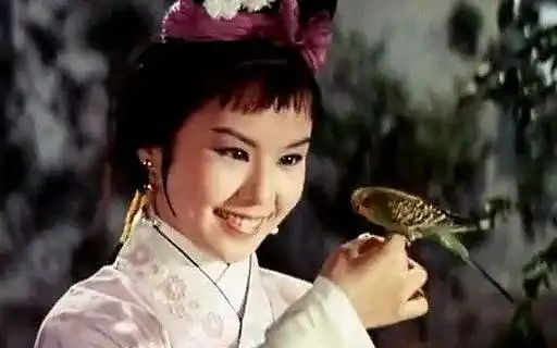 1994 拍摄的《聊斋喜剧系列·一笑三百年》中,扮演婴宁的是王安秋