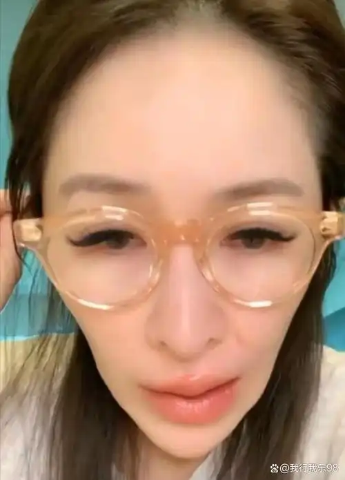 萧亚轩分手让她容颜憔悴,而李玟离世让她的精神状态变得令人担忧