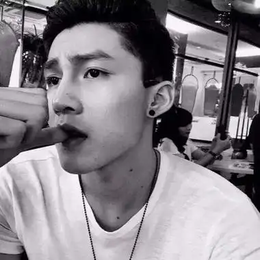 由美头网整理发布,男生头像频道提供更多与真人,高颜值,冷酷高清,qq男