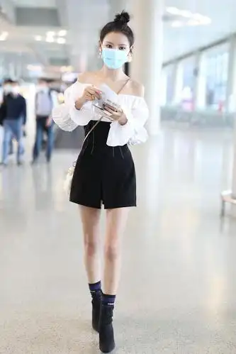 张予曦街拍:chicco mao一字肩拼接假两件短裙女神范儿