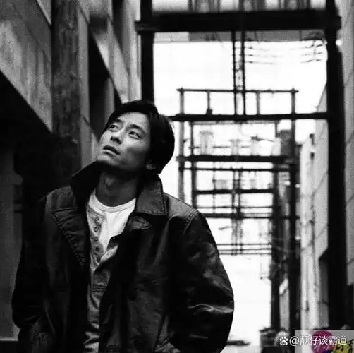 35岁的王杰竟是这个模样,难怪会被警察误会,真是个浪子啊