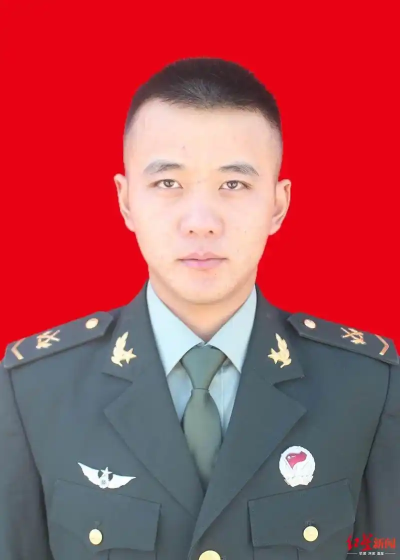 入伍7年,参加7次大型比武竞赛,先后被表彰为优秀义务兵,优秀士官,优秀