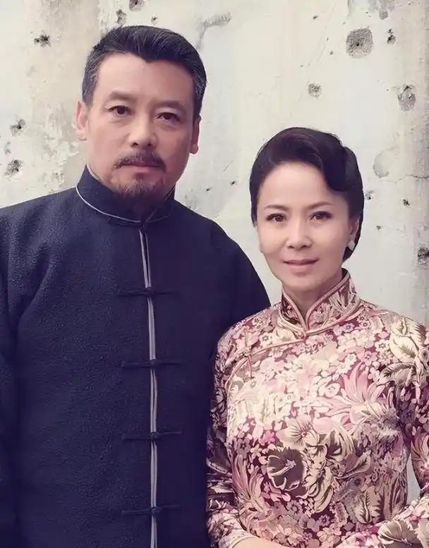 演员赵越嫁二婚佟凡恩爱25年57岁无儿无女亦无悔