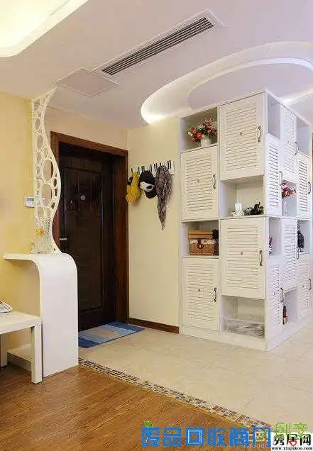 现代简约田园风格小户型客厅进门多宝格鞋柜玄关装修效果图