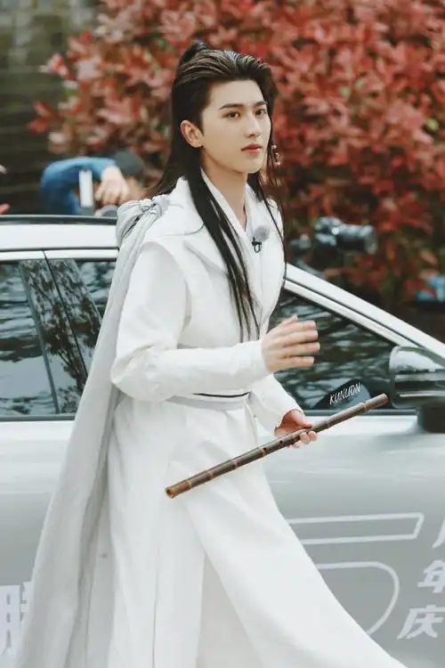 蔡徐坤白衣古装造型陌上人如玉公子世无双