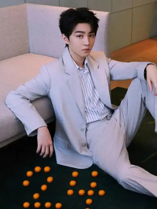 王源易烊千玺卡零点为王俊凯庆生连续十年感情好