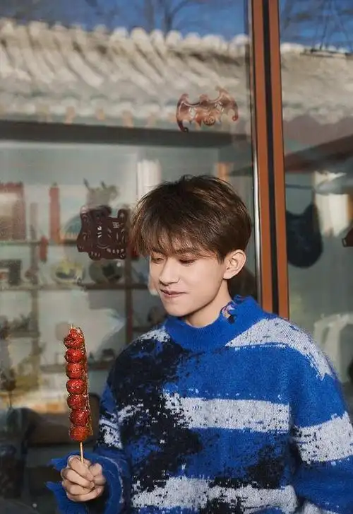 易烊千玺新春写真,帅哥男生-可爱美图