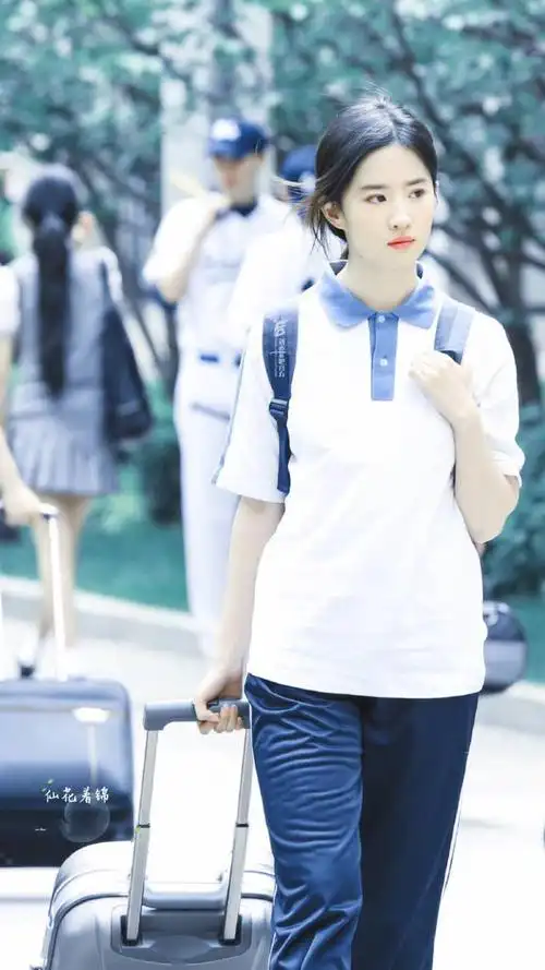 穿上校服的刘亦菲这简直就是大家心目中初恋的样子