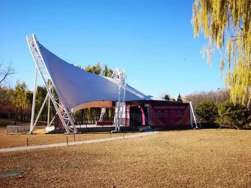 海淀公园周末大舞台.