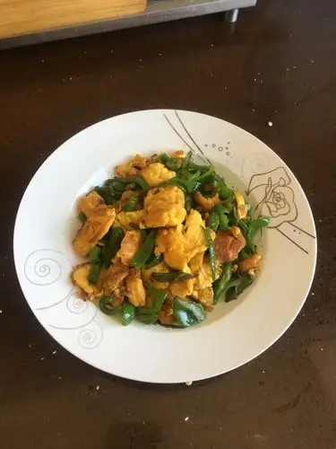 给家人的一道菜-青椒炒鸡蛋