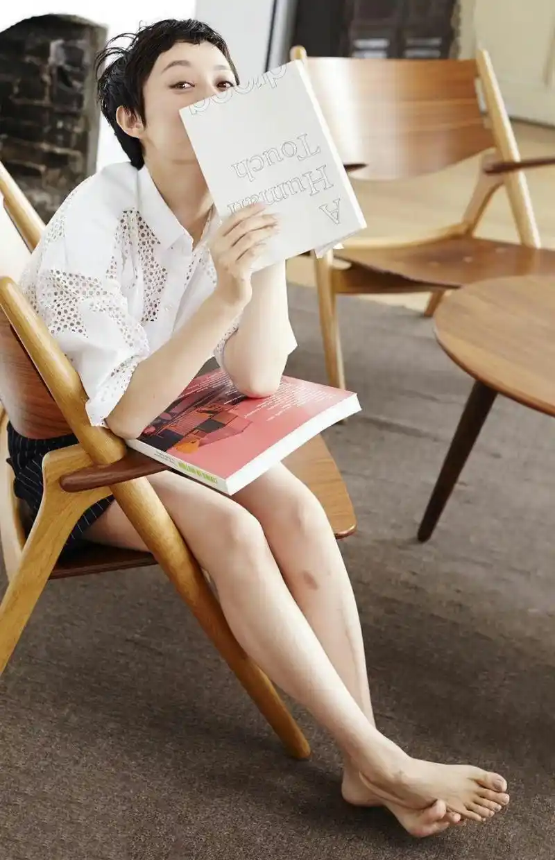 没想到孙俪的脚是又白又嫩
