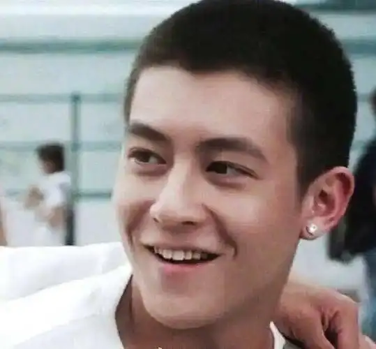 陈冠希寸头造型彭于晏寸头造型吴亦凡寸头造型黄景瑜寸头造型