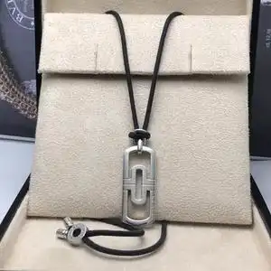 bvlgari宝格丽18k白金回形针吊坠男士皮绳子项链