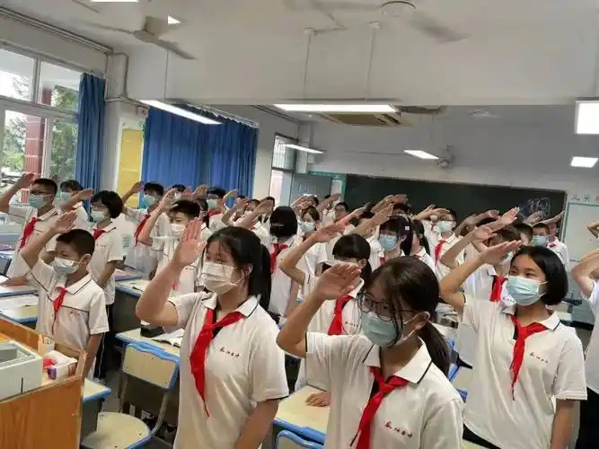 泉州第五中学举行2022—2023学年秋季开学典礼_张芳芳_主会场_校区