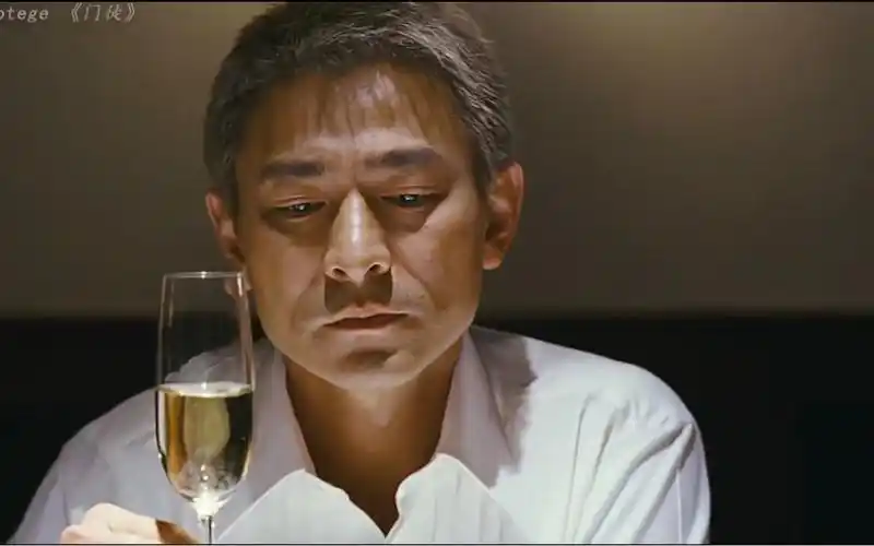 "再拿一罐,一人一罐"