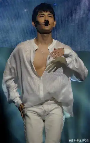 任时完回归"偶像"本职工作传奇直拍,是最性感的帝国之子