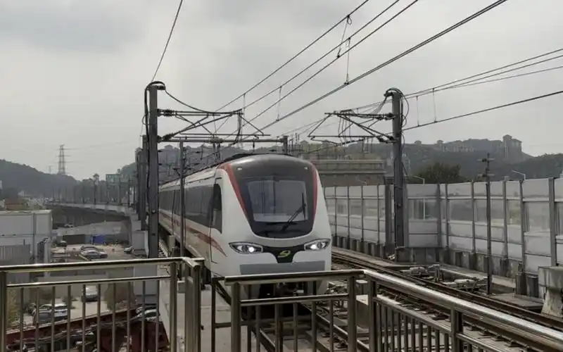 【东莞地铁】2号线列车虎门进站