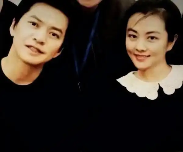 她呢,就是李健现在的老婆孟小蓓.