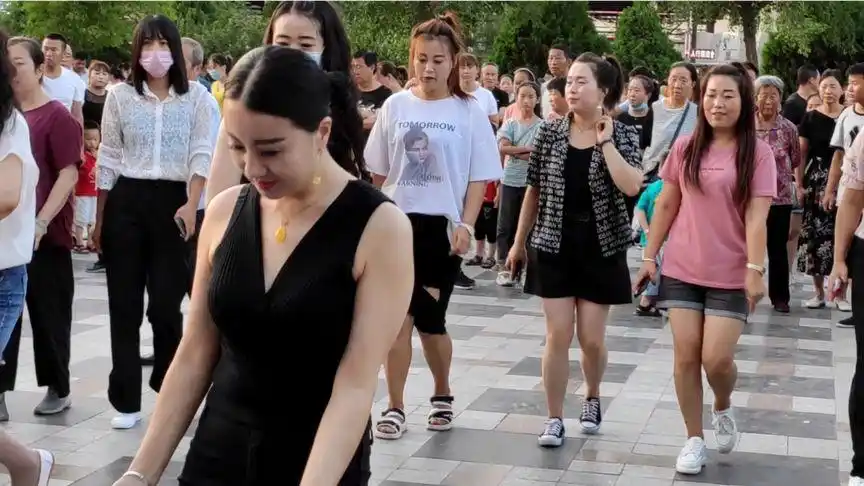 广场舞郑燕带舞!棒棒哒