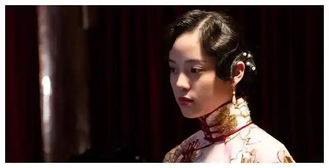 原创欧阳娜娜新造型曝光穿旗袍变民国风网友吐槽像偷穿别人衣服