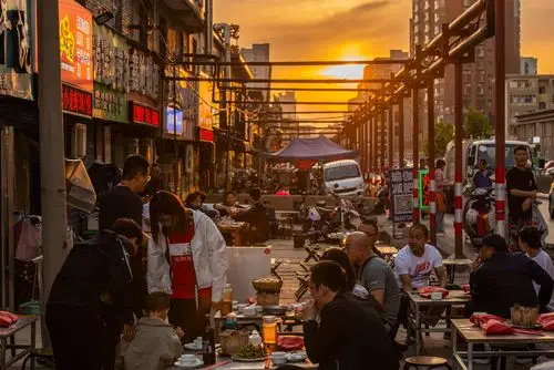 黄昏街头食客