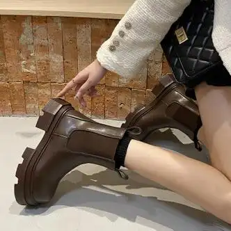 urbanranbow卓诗妮切尔西马丁靴女单靴大头厚底烟管中筒靴烟筒短靴