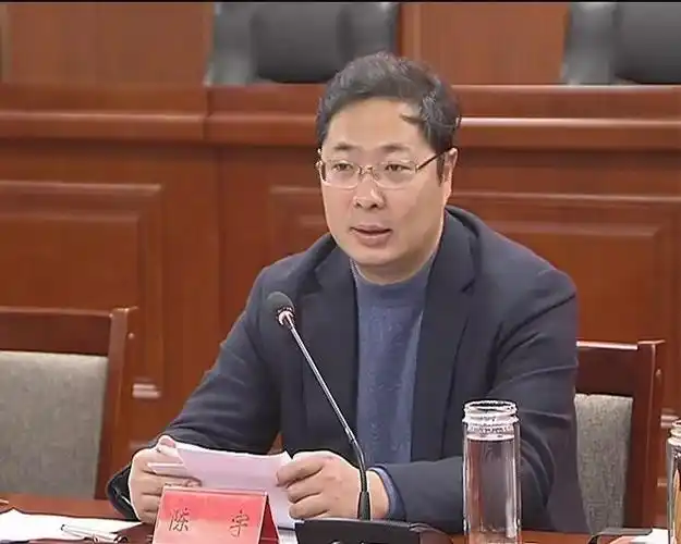 县委书记陈宇主持会议.