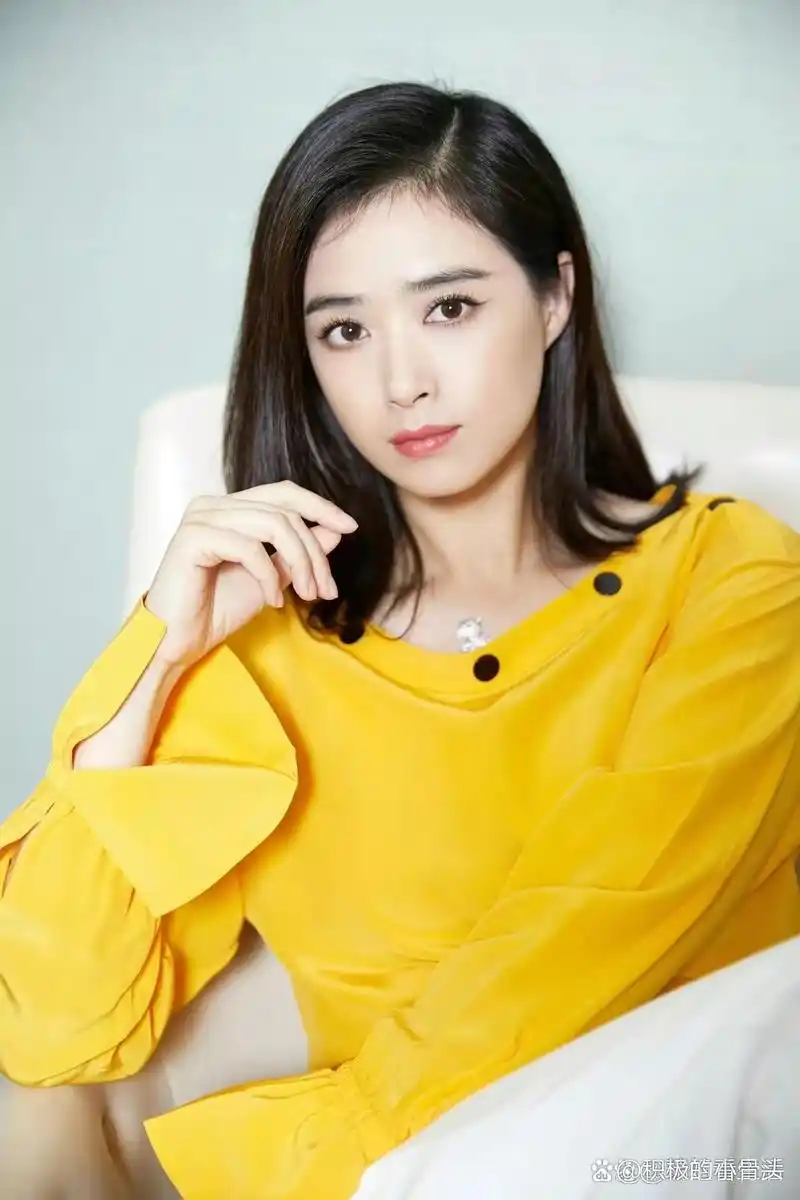 知名女演员蒋欣近日顺利产下一对龙凤胎,而她的丈夫,实力派演员王凯也