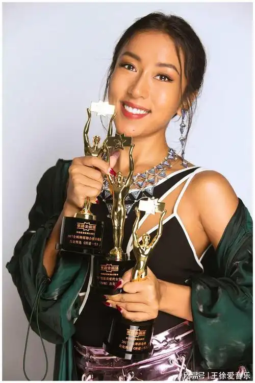 有一种"反差"叫吉克隽逸,成名前与成名后,越来越引人注目