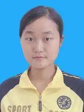 父母常年在外打工,她从小便承担起了父母的责任照顾弟妹,面对突发肾衰