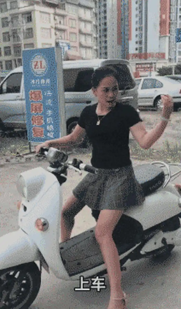 图1:妹子走出了六亲不认的步伐 图2:早知道会是这样,我就不说话了 图3