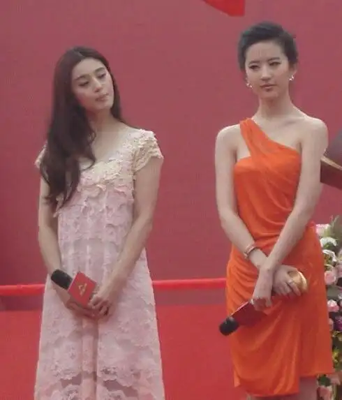 【图】刘亦菲和范冰冰合影曝光 盘点女明星的合照谁更胜一筹