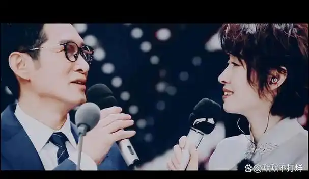 刘敏涛与王劲松牵手亮相,温婉大气与儒雅气质的一对