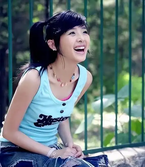 张含韵:15岁爆红深陷"不雅照"风波,为酸酸乳赚20亿却分文未得