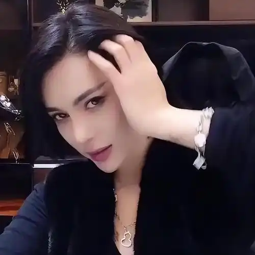 辛巴爱徒时诗公开择偶标准:要上进身体好,网友直言:你找男的?