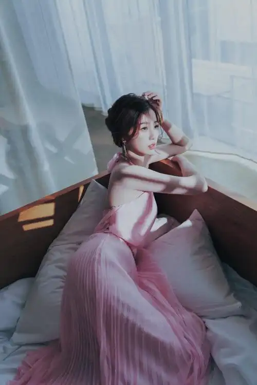 虞书欣婴儿抱##虞书欣粉玫瑰